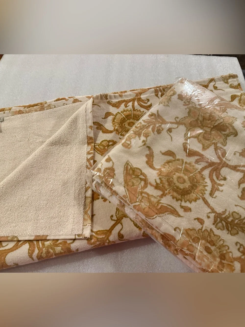 New Vintage Pottery Barn Antonia Kalamkari Bath Towel Set, Two, Warm, 26X55”